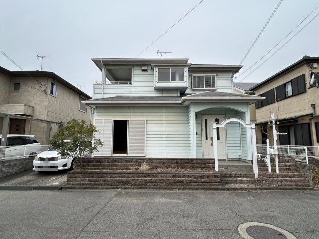 5LDK Detached House for Sale in Wakayama City, Wakayama - Thumbnail 2