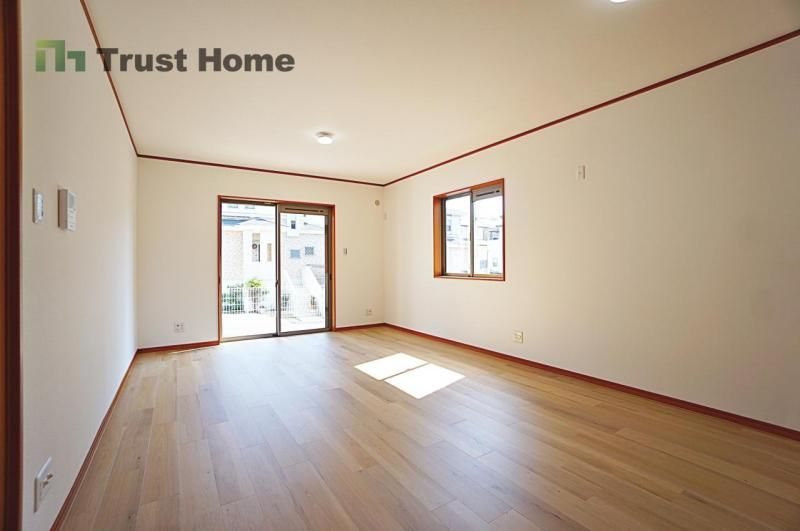 Renovated 4LDK House in Kobe Kita Ward with 2 Parking Spaces - Thumbnail 2