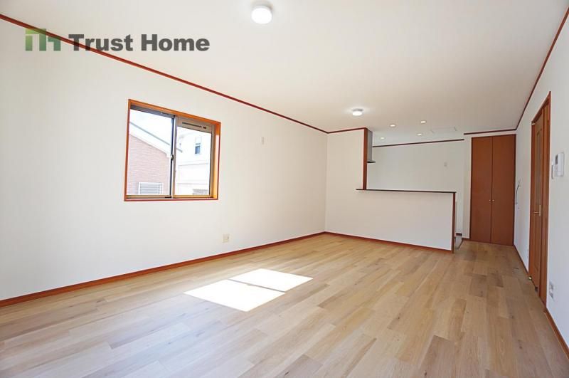 Renovated 4LDK House in Kobe Kita Ward with 2 Parking Spaces - Thumbnail 3