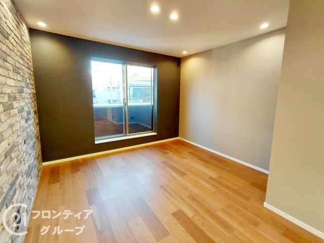 Modern 3LDK House for Sale in Hirakata, Osaka - Thumbnail 2
