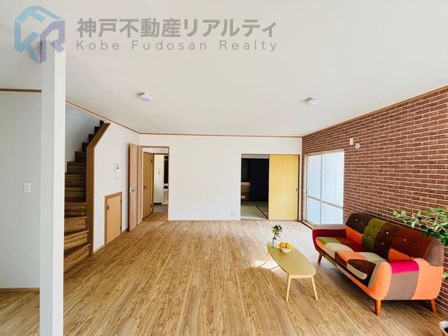 Renovated 4LDK House for Sale in Kobe's Sōyamachi - Thumbnail 2