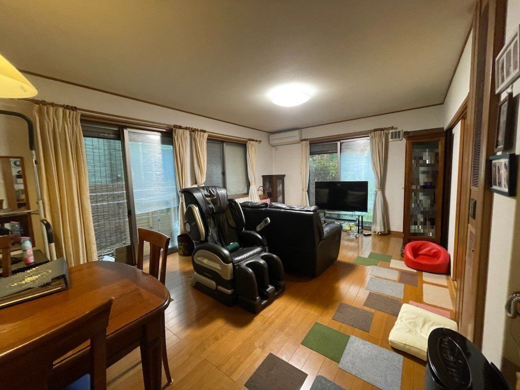 5LDK Detached House for Sale in Shijonawate, Osaka - Thumbnail 2
