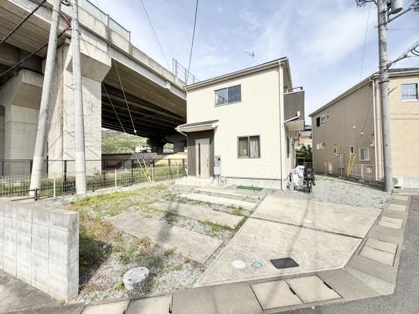 Modern 4LDK House for Sale in Sakurai, Nara - 98.94 sqm - Thumbnail 2