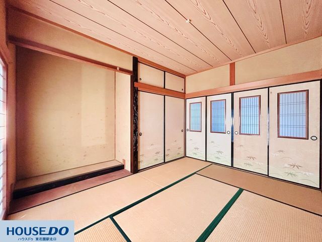 5DK House with Sunken Garage & Views in Higashi-Osaka - Thumbnail 2