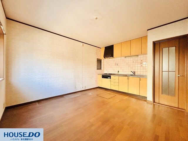 5DK House with Sunken Garage & Views in Higashi-Osaka - Thumbnail 3