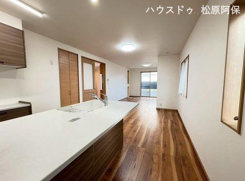 4SLDK Modern House for Sale in Sakai Mihara Ward, Osaka - Thumbnail 3