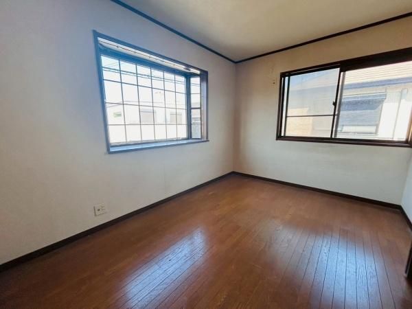 Renovated 4DK Detached House for Sale in Kaizuka, Osaka - Thumbnail 3