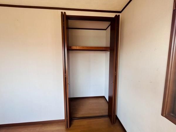 Renovated 4DK Detached House for Sale in Kaizuka, Osaka - Thumbnail 4
