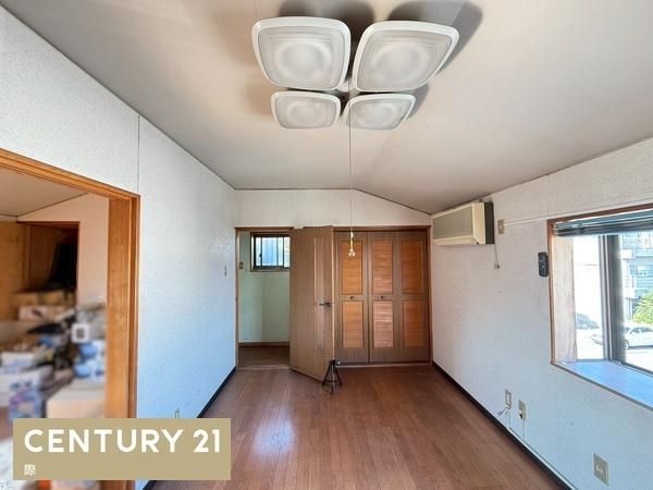 4LDK House for Sale Near Tanaka-guchi Station in Wakayama - Thumbnail 3