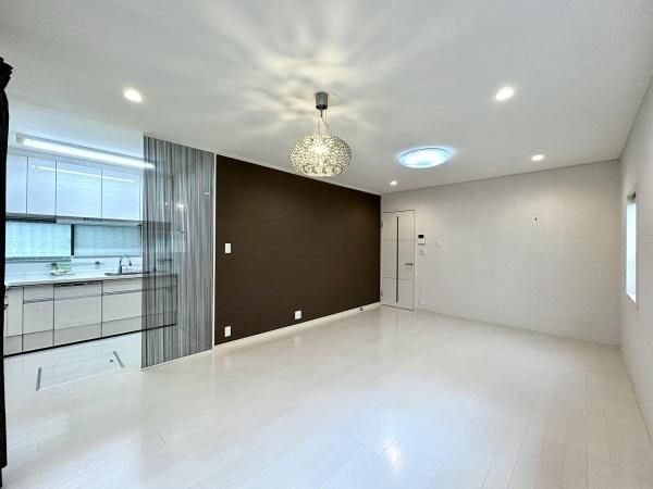 4LDK Detached House for Sale in Habikino, Osaka - 94.4 sqm - Thumbnail 2