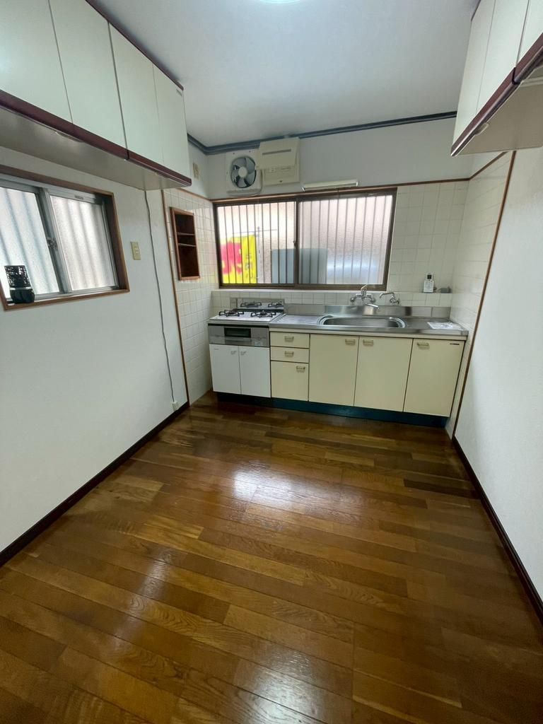 Renovated 4SDK Terrace House for Sale near Kawahigashiyamamoto Station - Thumbnail 3