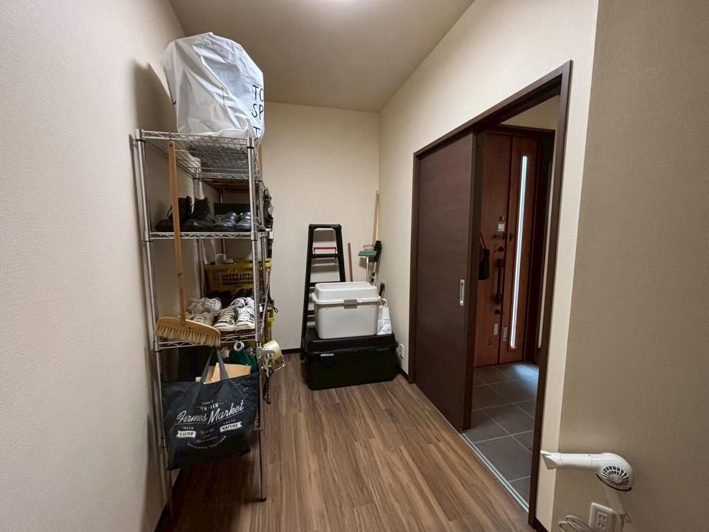3SLDK Modern House in Himeji with Parking & Walk-in Closets - Thumbnail 2