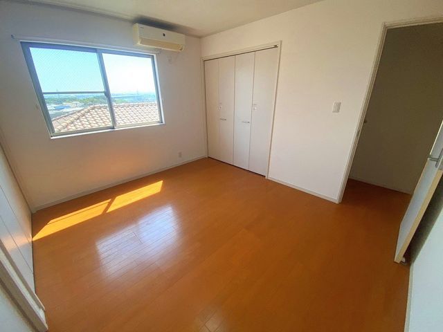 4LDK Terrace House for Sale in Neyagawa City, Osaka - Thumbnail 3