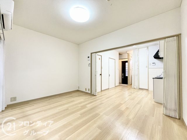 2LDK Detached House Near Chushojima Station in Fushimi-ku, Kyoto - Thumbnail 3