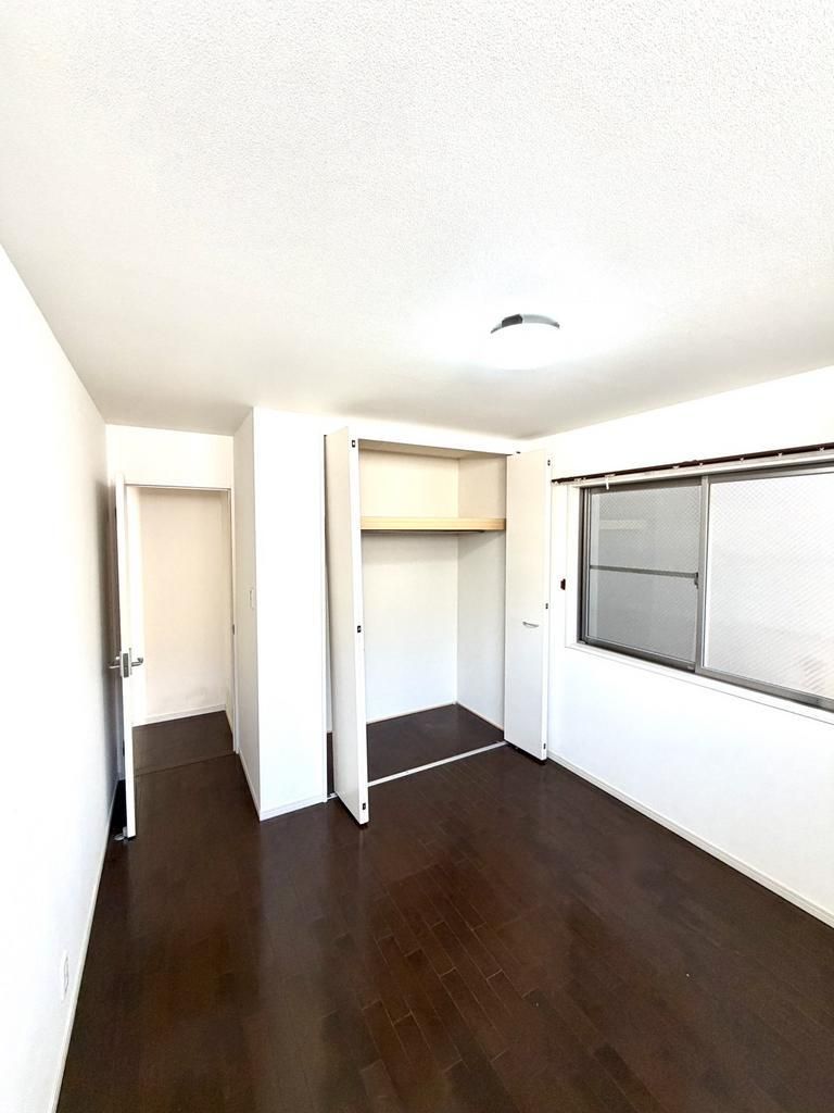 4LDK House with Sauna & Floor Heating in Osaka's Konohana Ward - Thumbnail 3