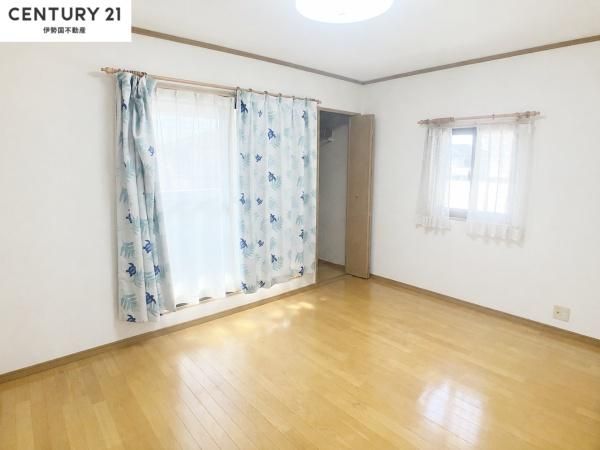 4LDK Detached House for Sale in Matsumoto, Yokkaichi City - Thumbnail 2