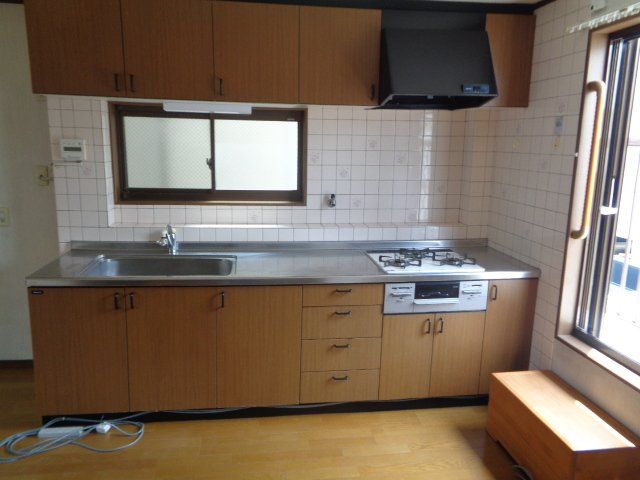 3LDK Steel-Frame House for Sale in Kobe Higashinada, Near Kōnan-Yamate Station - Thumbnail 4