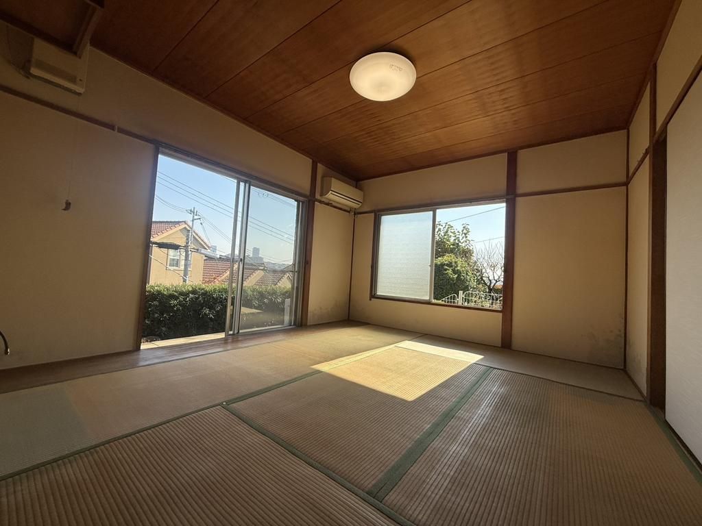 Obayashi-Built RC House with Garden in Toyonaka, Osaka - Thumbnail 4