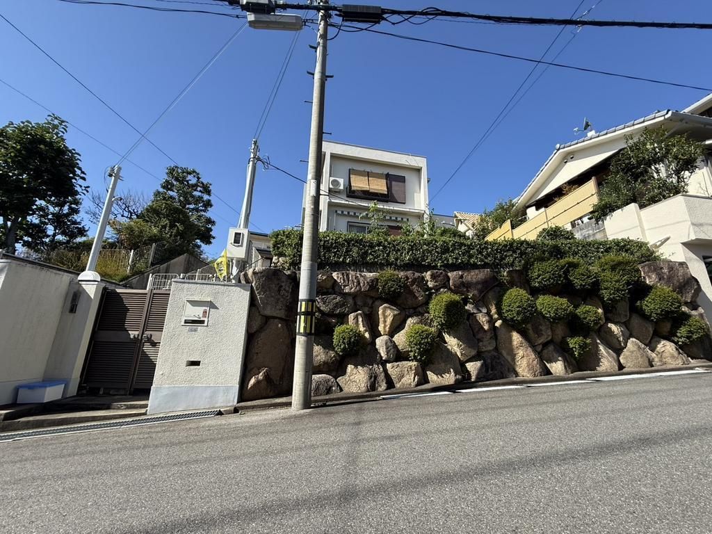 Obayashi-Built RC House with Garden in Toyonaka, Osaka - Thumbnail 2
