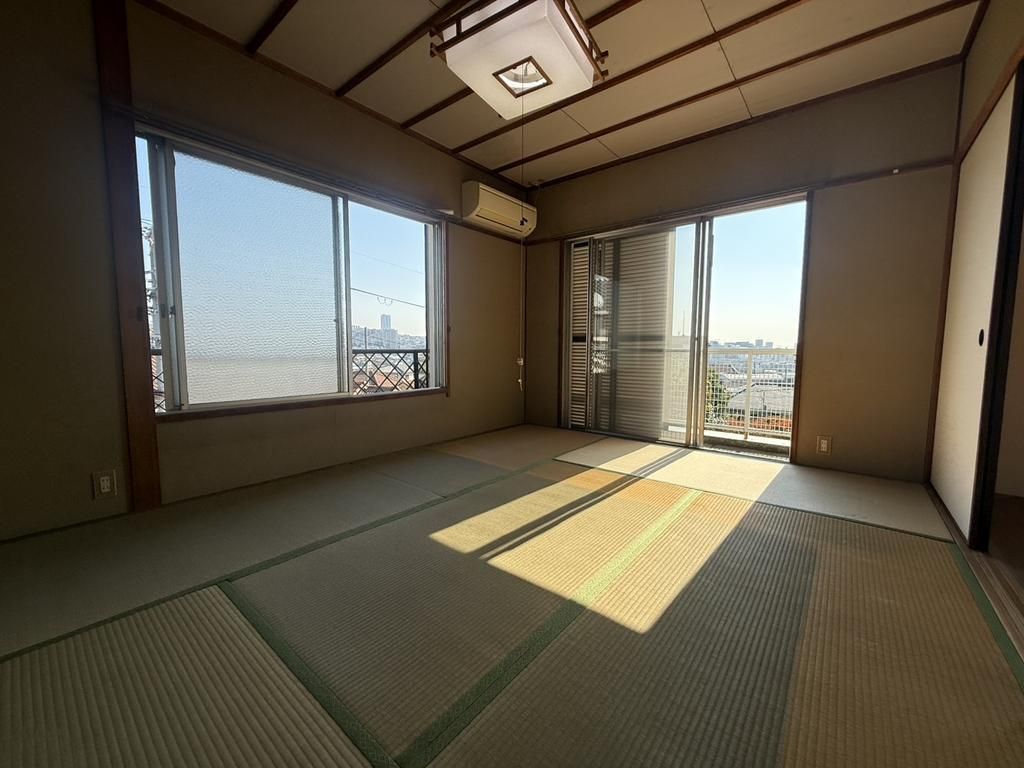 Obayashi-Built RC House with Garden in Toyonaka, Osaka - Thumbnail 3