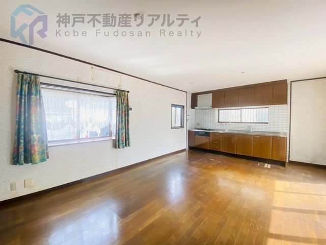 4LDK Detached House for Sale in Momoyamadai, Kobe - Thumbnail 3