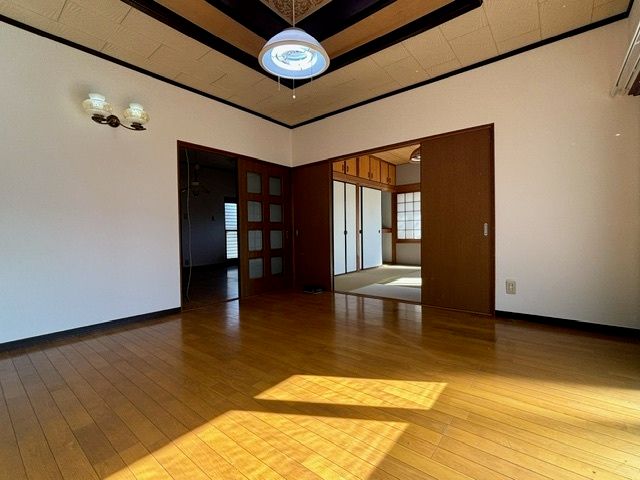 5LDK House for Sale in Ikoma, Nara with Garden Space - Thumbnail 3