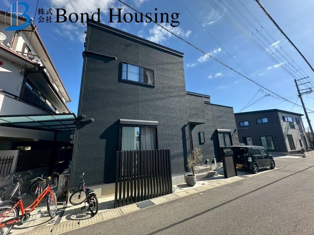 Modern 4LDK House with 3-Car Parking in Akashi, Hyogo - Image 1