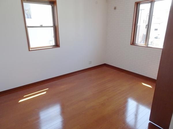 4LDK House for Sale in Kaizuka, Osaka - 103 sqm - Thumbnail 2