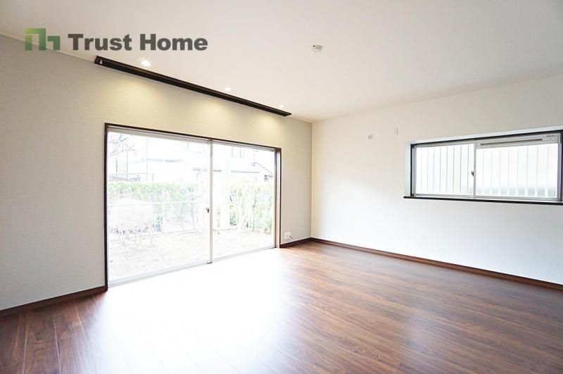 Renovated 4LDK House with 2 Car Parks in Kobe Kita Ward - Thumbnail 2