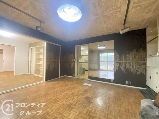 5LDK House for Sale in Hirakata, Osaka 204m² - Thumbnail 4
