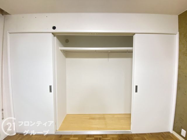 5LDK House for Sale in Hirakata, Osaka 204m² - Thumbnail 3