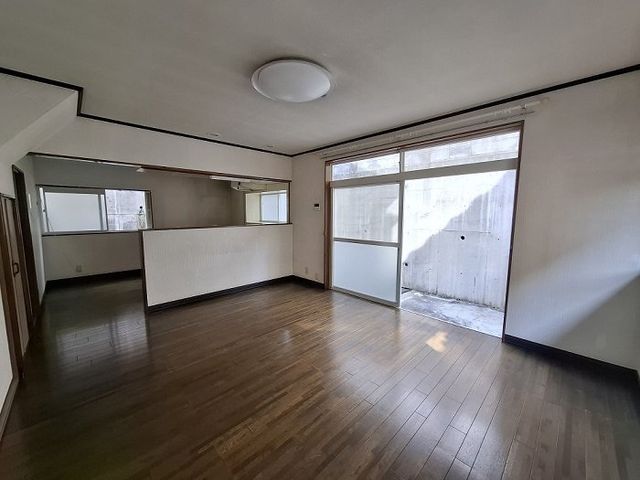 4LDK Detached House for Sale in Kumanori, Osaka - Thumbnail 2