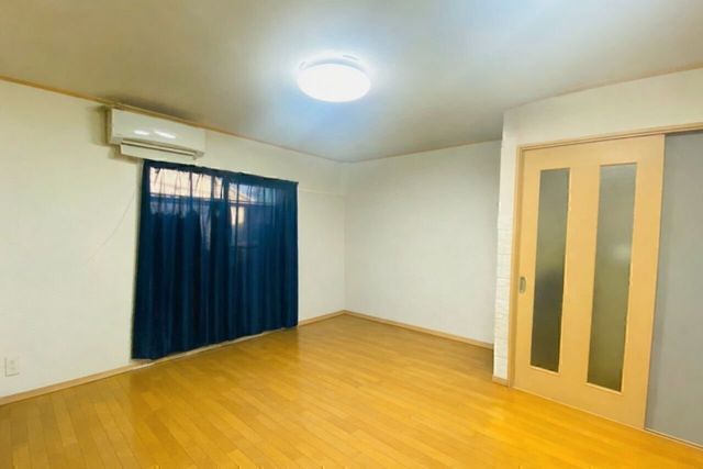 5LDK Detached House for Sale in Nishiyodogawa, Osaka - Thumbnail 3