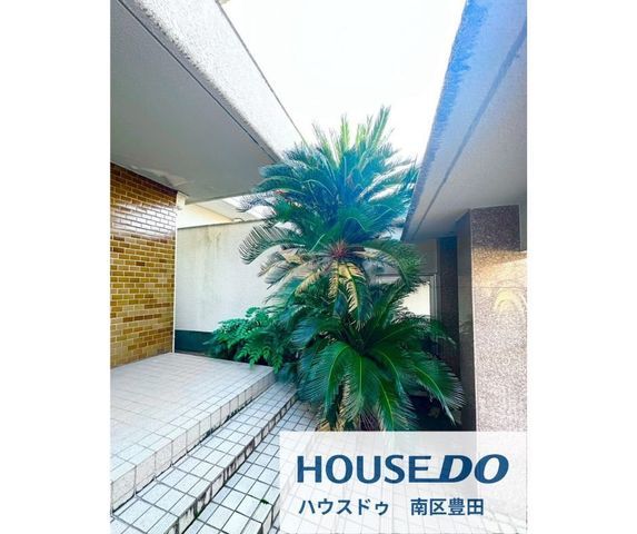 5-Bedroom Reinforced Concrete House with Large Garden in Sakai, Osaka - Thumbnail 2