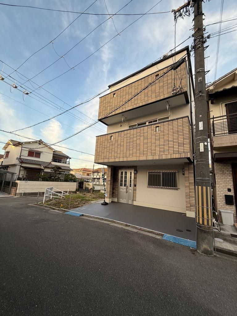 Fully Renovated 4LDK House Near Takayasu Station, Yao City - Thumbnail 2