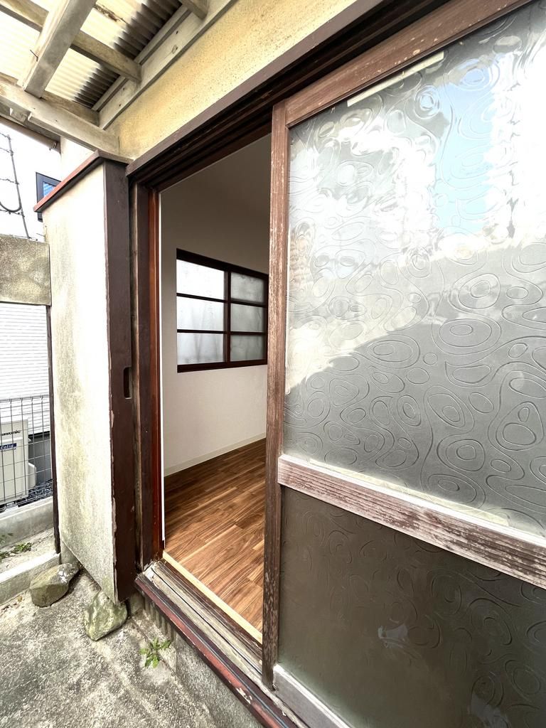 Renovated 3LDK House for Sale Near Koenbashihashi Station, Kadoma - Thumbnail 3
