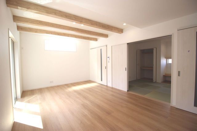 4LDK House for Sale in Sakurai, Nara - 102.67 sqm - Thumbnail 2