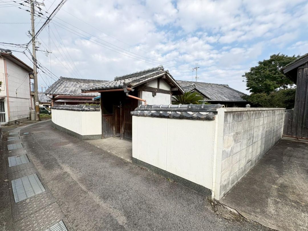 Traditional 9SLDK House on 988 sqm Land Near Tannowa Station, Osaka - Thumbnail 2