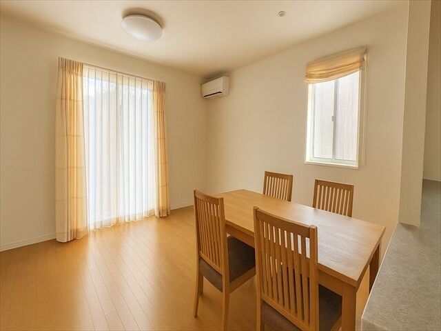 Modern 4LDK Detached House with Loft in Yokkaichi - Thumbnail 2