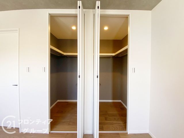 Renovated 3LDK House Near Yoshida Station, Higashiosaka - Thumbnail 2