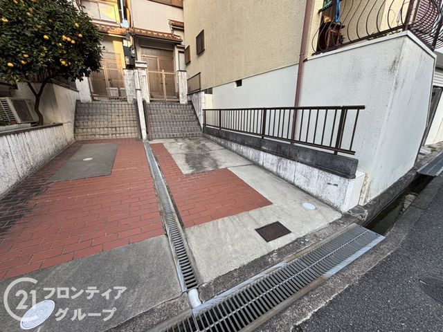 3LDK Detached House near Tsuda Station, Hirakata City - Thumbnail 2