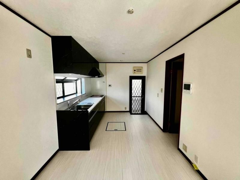 6LDK Renovated House for Sale in Kobe Suma Ward, Hyogo - Thumbnail 4