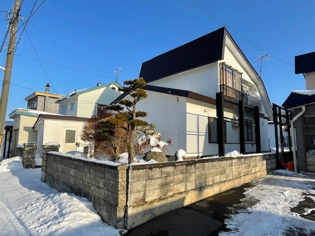 4LDK Renovated Wooden House in Asahikawa, Hokkaido - Thumbnail 2