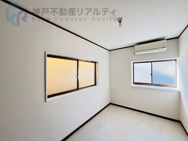 Renovated 3DK House in Kobe's Tarumi Ward Near Schools - Thumbnail 4