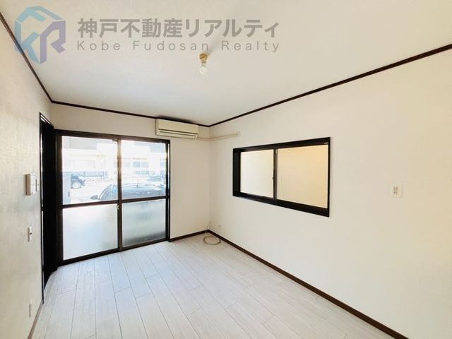 Renovated 3DK House in Kobe's Tarumi Ward Near Schools - Thumbnail 2