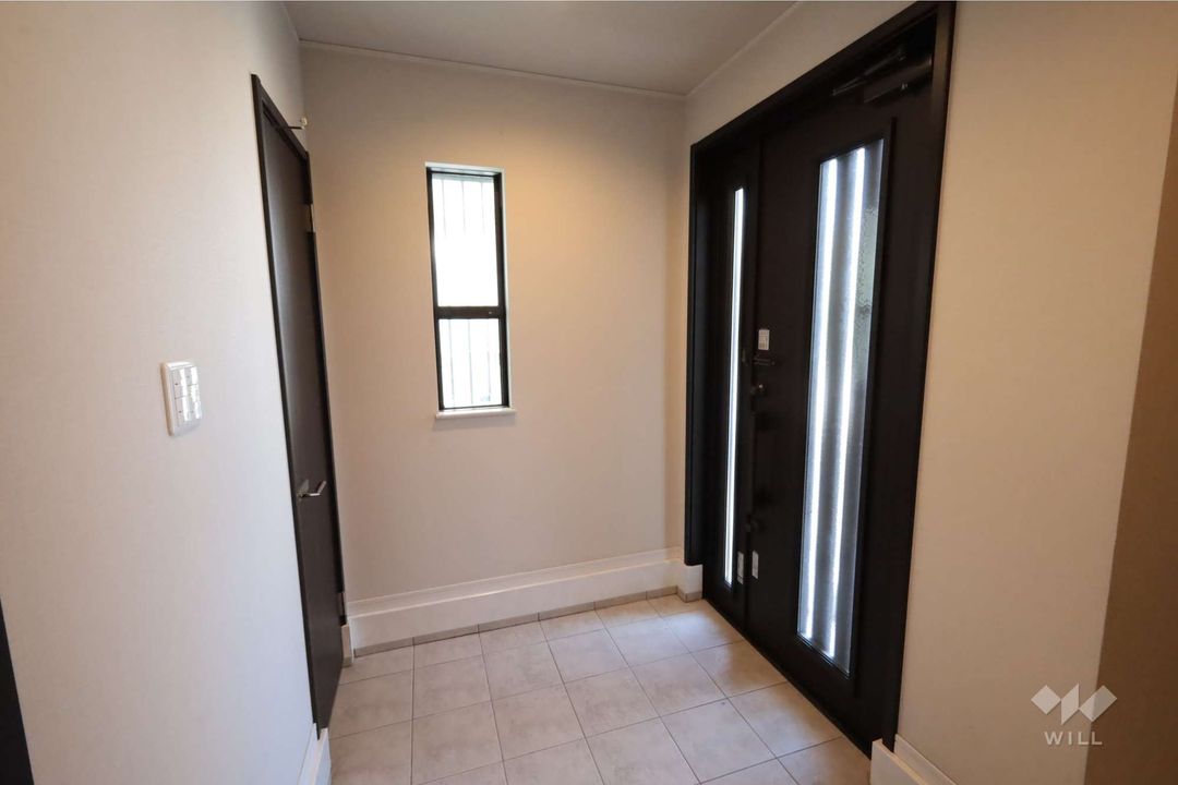 Spacious 6LDK Home in Takarazuka - 3 Car Parking - Thumbnail 2