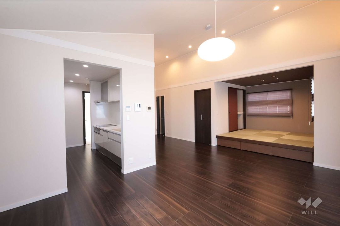 Spacious 6LDK Home in Takarazuka - 3 Car Parking - Thumbnail 3