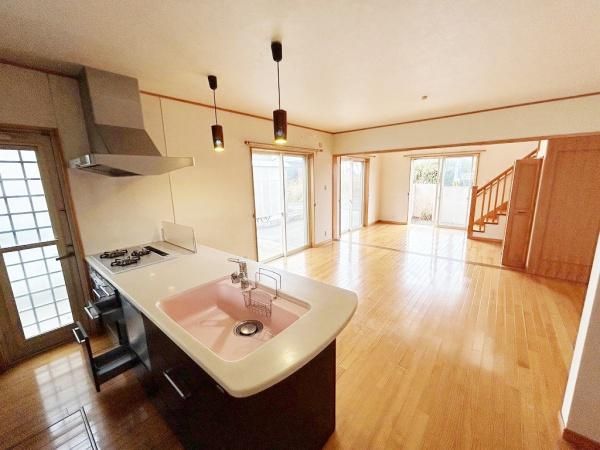 2SLDK House for Sale in Kaizuka, Osaka | Spacious Corner Lot - Thumbnail 3