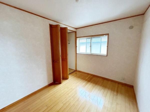 2SLDK House for Sale in Kaizuka, Osaka | Spacious Corner Lot - Thumbnail 4