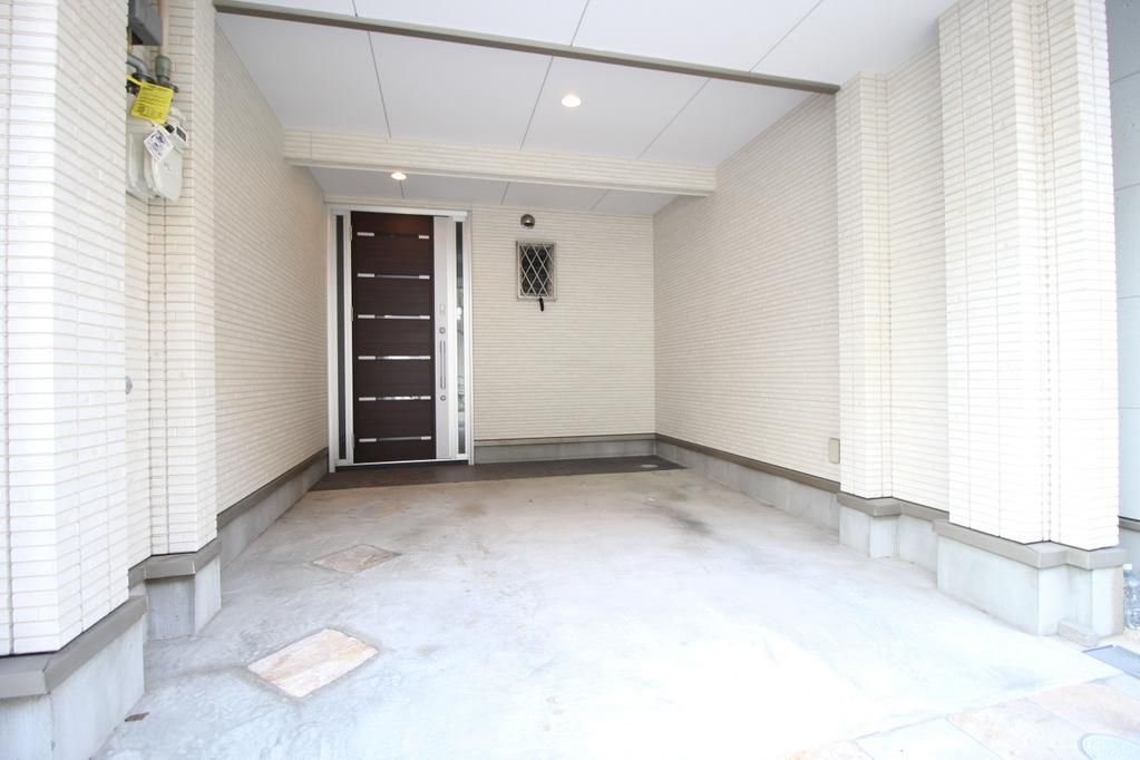 3LDK Detached House for Sale Near Kanzakigawa Station, Osaka - Thumbnail 2